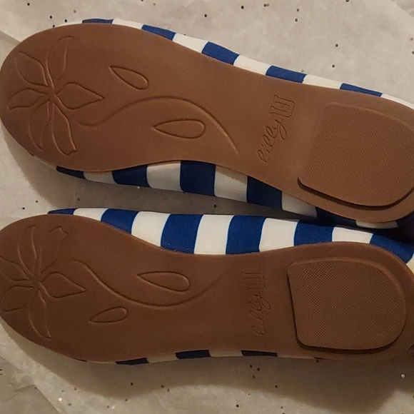 NWT Women's Lilly U  Spirited Flat Shoes with carring bag - Picture 4 of 7